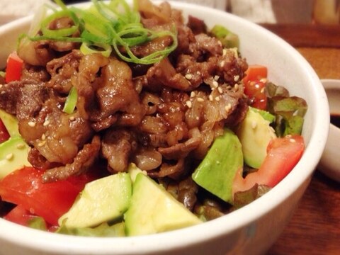 簡単 焼き肉アボカド丼 レシピ 作り方 By ゆうちゃん8167 楽天レシピ